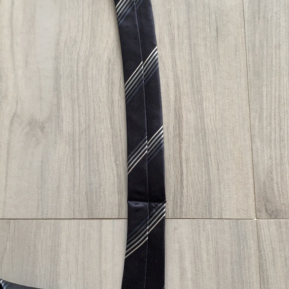 Authentic Louis Vuitton Tie Navy Blue - Picture 5 of 5